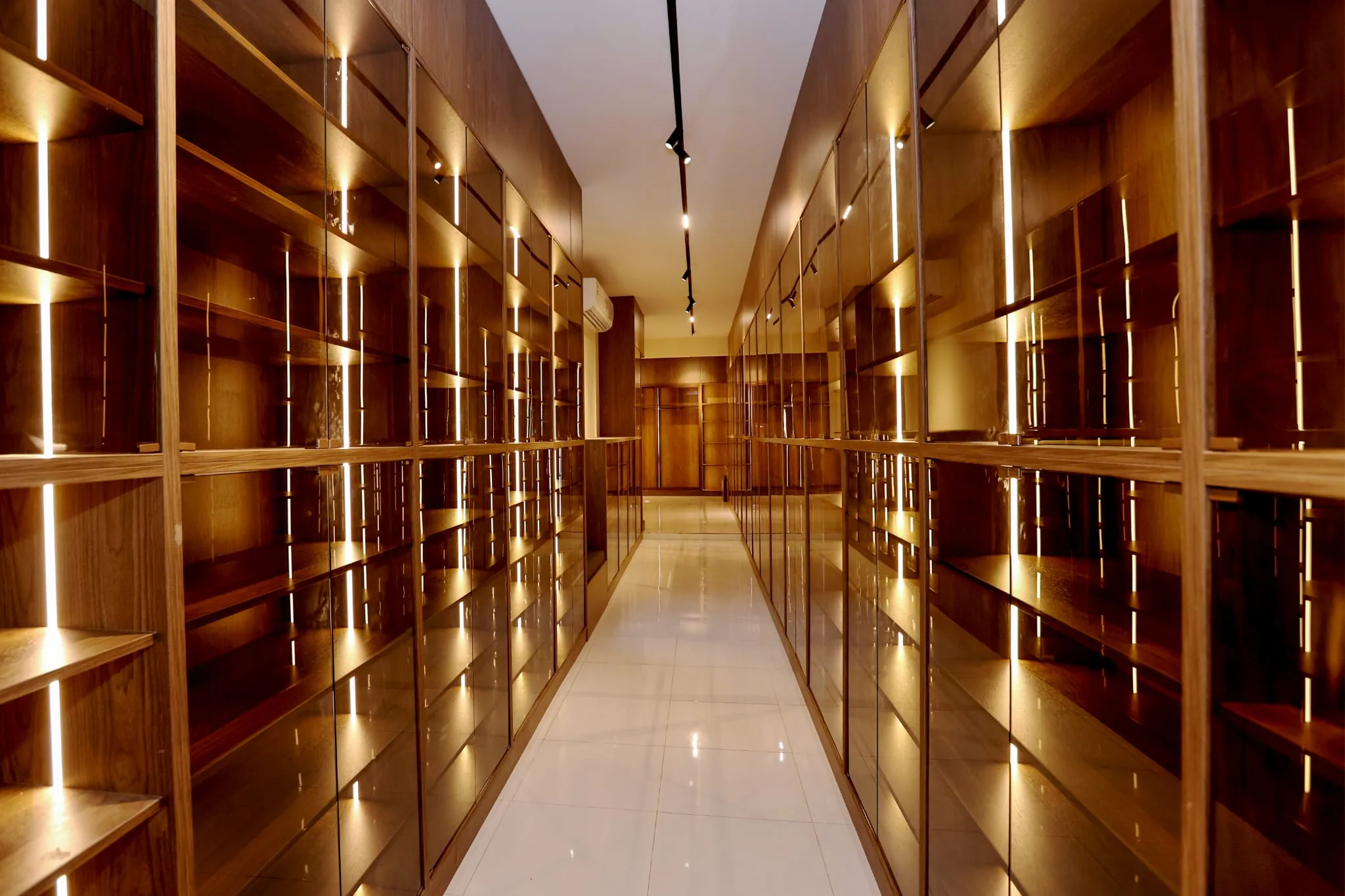 Private Villa - Walkin Wardrobe - full bespoke fitted wardrobe by Al Hafeed Interior Bahrain